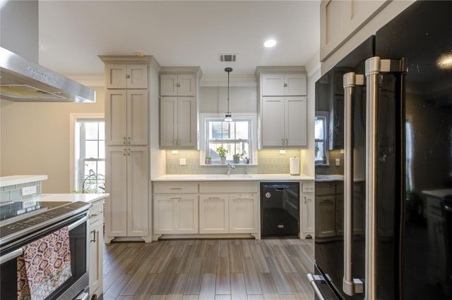 1550 Sue Barnett Drive, Houston, TX 77018