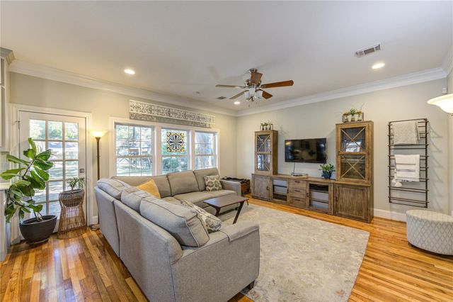 1550 Sue Barnett Drive, Houston, TX 77018