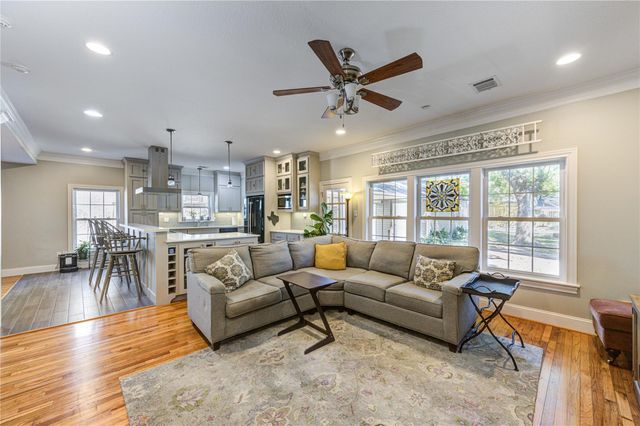 1550 Sue Barnett Drive, Houston, TX 77018