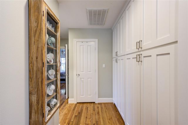 1550 Sue Barnett Drive, Houston, TX 77018