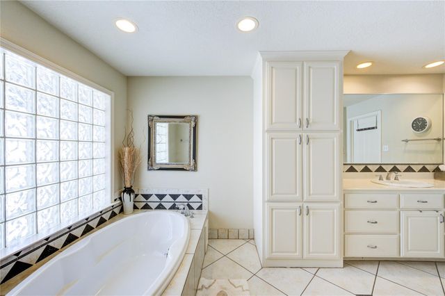 1550 Sue Barnett Drive, Houston, TX 77018