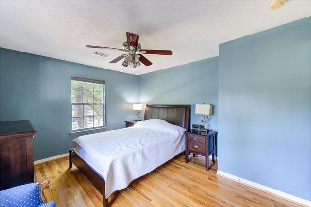 1550 Sue Barnett Drive, Houston, TX 77018