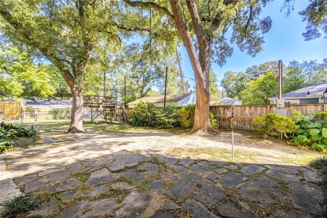 1550 Sue Barnett Drive, Houston, TX 77018