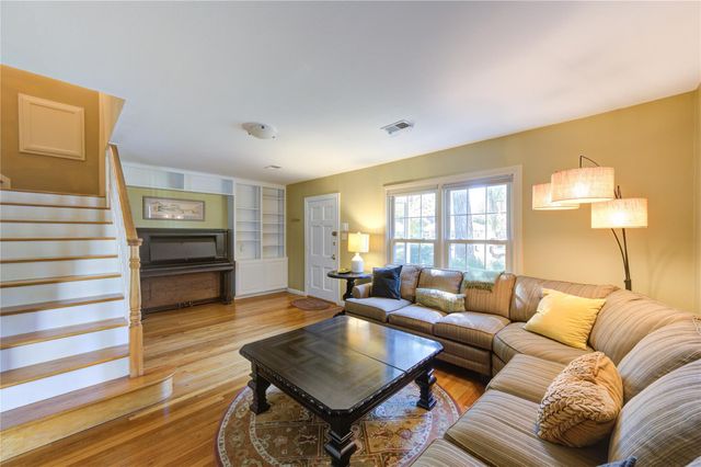 1550 Sue Barnett Drive, Houston, TX 77018