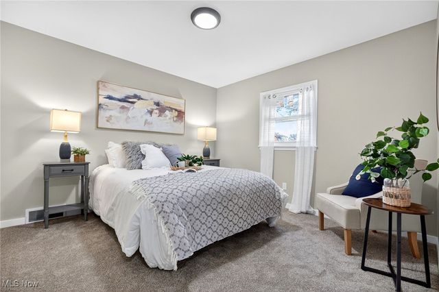 2365 Tod Avenue NW, Warren, OH 44485