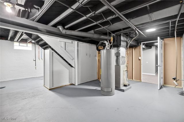 2365 Tod Avenue NW, Warren, OH 44485