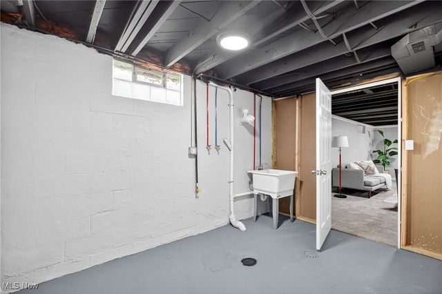 2365 Tod Avenue NW, Warren, OH 44485