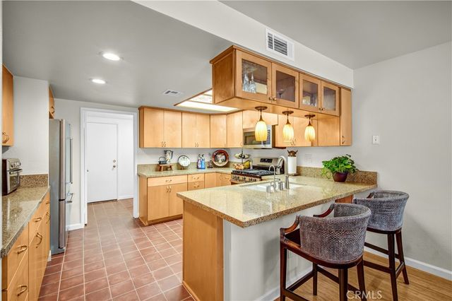 2607 Dove Creek Lane B, Pasadena, CA 91107