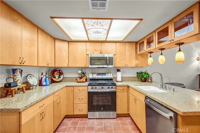 2607 Dove Creek Lane B, Pasadena, CA 91107
