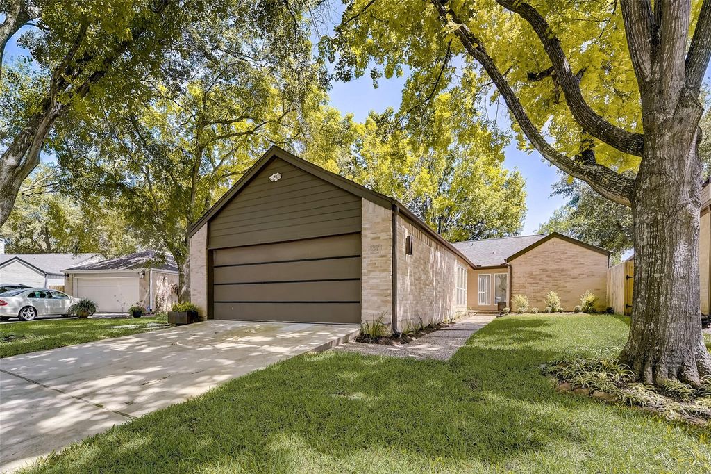1371 Beaujolais Lane, Houston, TX 77077