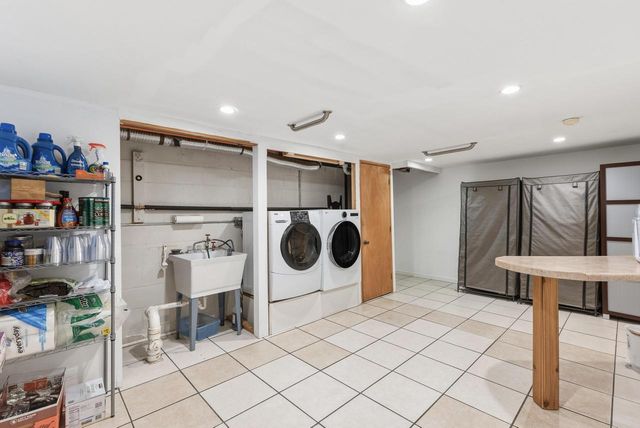 8837 N Navajo ROAD, Bayside, WI 53217