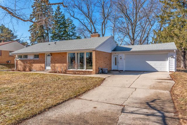 8837 N Navajo ROAD, Bayside, WI 53217