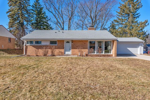 8837 N Navajo ROAD, Bayside, WI 53217