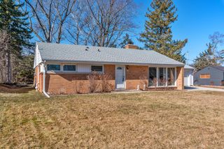 8837 N Navajo ROAD, Bayside, WI 53217