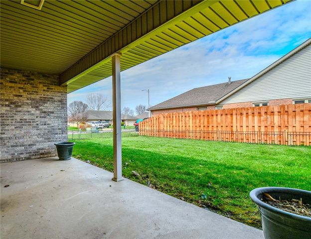 605 Rubythroat Lane, Englewood, OH 45315