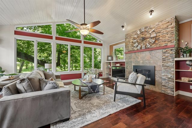 6913 NE Berwick Drive, Ankeny, IA 50021