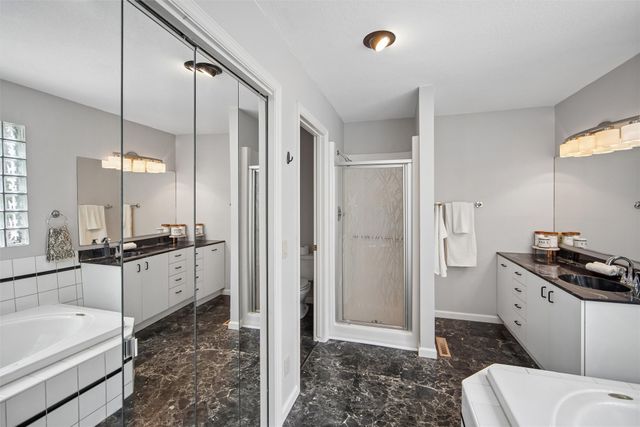 6913 NE Berwick Drive, Ankeny, IA 50021