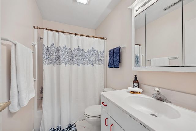 6913 NE Berwick Drive, Ankeny, IA 50021