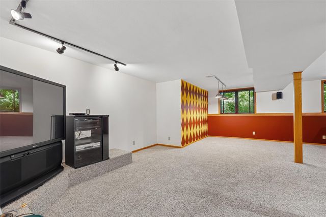 6913 NE Berwick Drive, Ankeny, IA 50021
