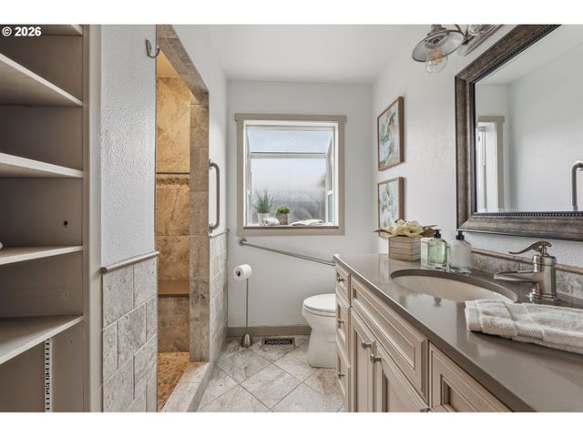 11950 Sw KING GEORGE Dr, King City, OR 97224