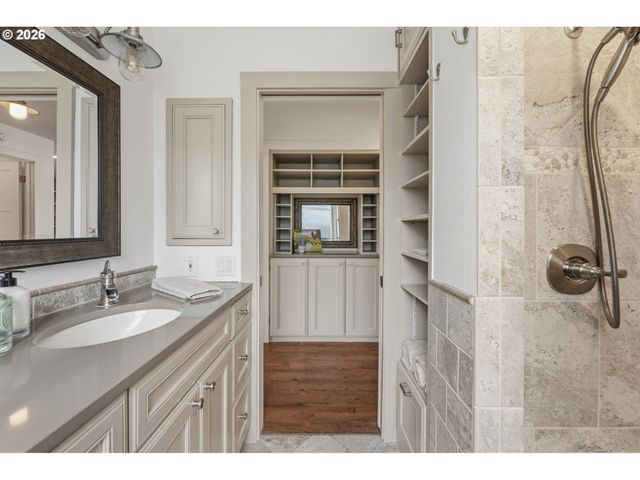 11950 Sw KING GEORGE Dr, King City, OR 97224