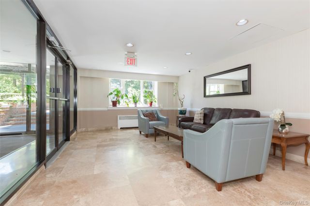 12 Westchester Avenue 4H, White Plains, NY 10601