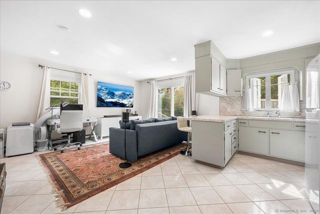 94 Great Neck Road, Waterford, CT 06385