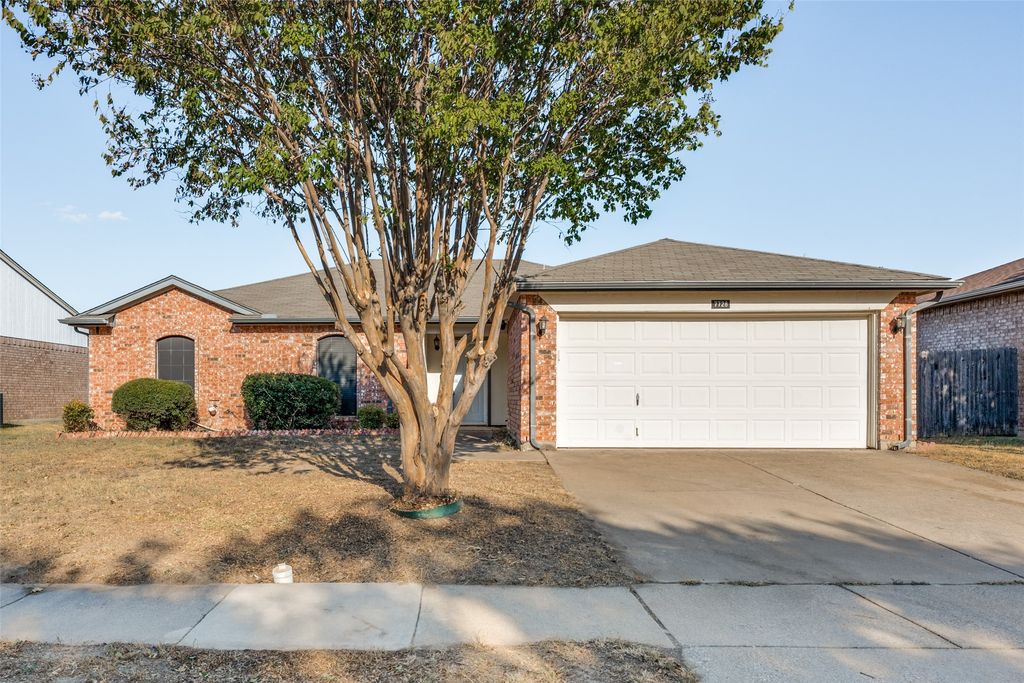 7728 Liz Lane, Watauga, TX 76148 — exterior