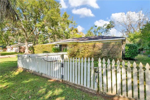 5023 Freeway Lane, Mobile, AL 36619