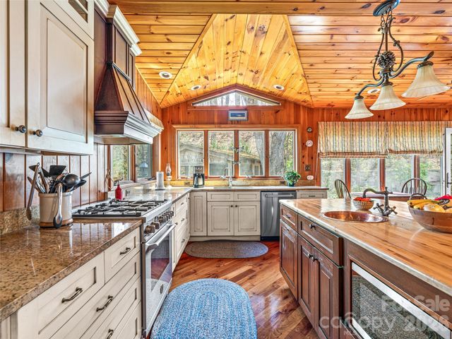 4125 State Highway 197 Highway S, Burnsville, NC 28714