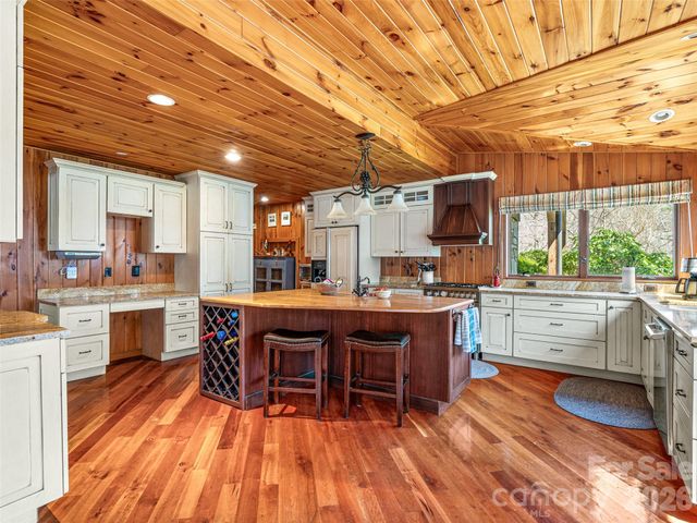 4125 State Highway 197 Highway S, Burnsville, NC 28714