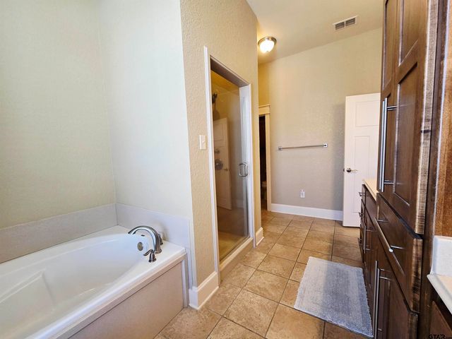 2004 Silver Cove, Whitehouse, TX 75791