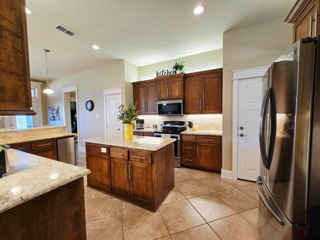 2004 Silver Cove, Whitehouse, TX 75791