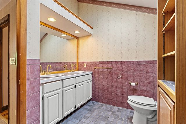 6 Hovey Ave, Natick, MA 01760