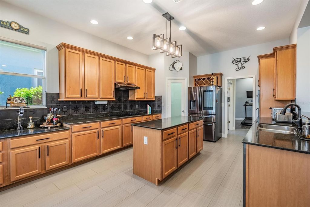 Image 19 of property listing at 23626 ABERCORN LANE, Land O Lakes, FL 34639