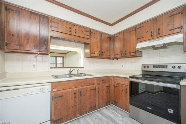 5589 Campus DR, Virginia Beach, VA 23462