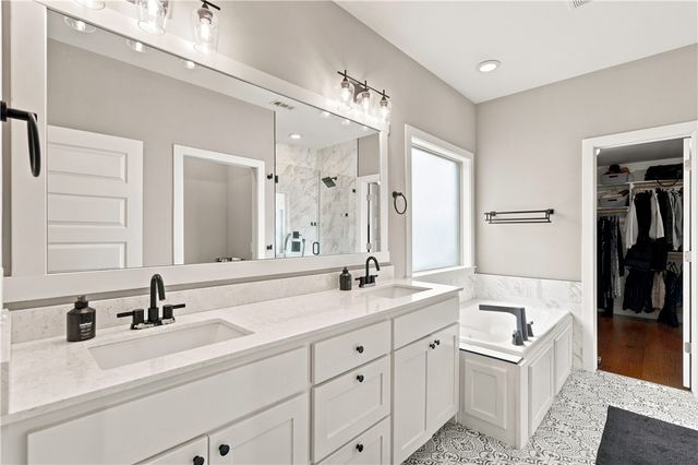 4636 W Bittersweet Drive, Fayetteville, AR 72704