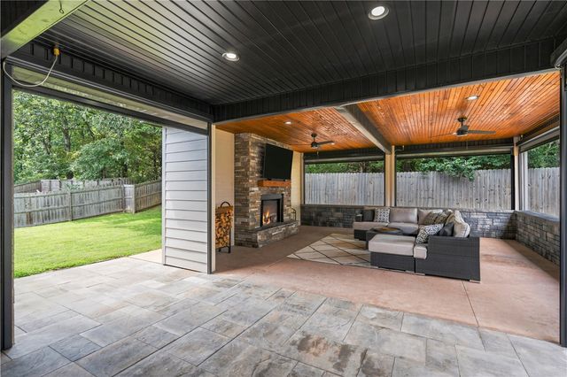 4636 W Bittersweet Drive, Fayetteville, AR 72704