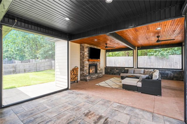 4636 W Bittersweet Drive, Fayetteville, AR 72704