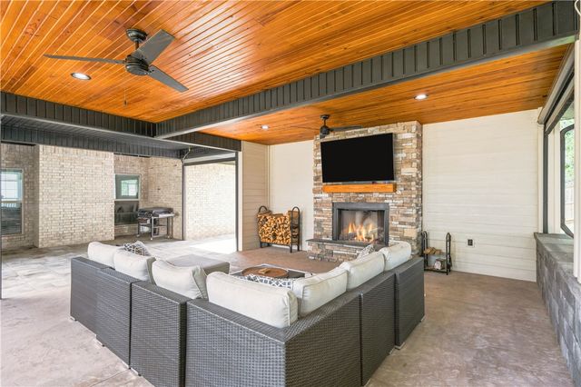 4636 W Bittersweet Drive, Fayetteville, AR 72704