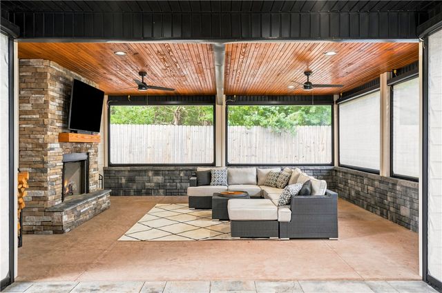 4636 W Bittersweet Drive, Fayetteville, AR 72704
