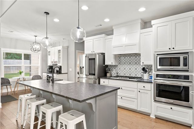 4636 W Bittersweet Drive, Fayetteville, AR 72704