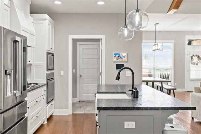 4636 W Bittersweet Drive, Fayetteville, AR 72704