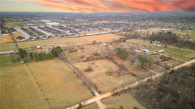 10768 Keller Road, Centerton, AR 72719