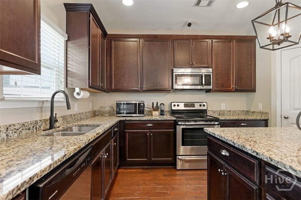 Image 8 of property listing at 452 Sunbury Drive, Richmond Hill, GA 31324