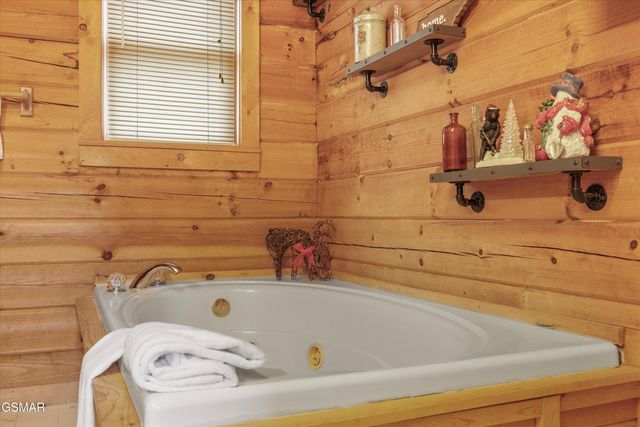 1590 Sky View Drive, Sevierville, TN 37876