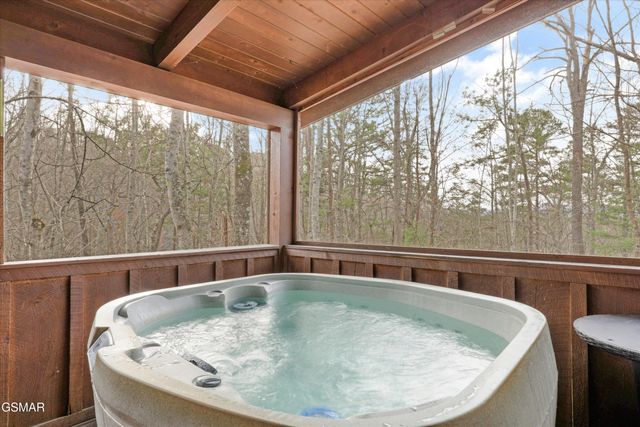 1590 Sky View Drive, Sevierville, TN 37876