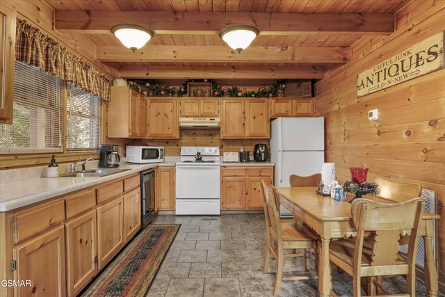 1590 Sky View Drive, Sevierville, TN 37876