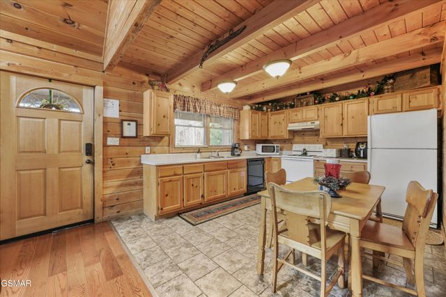 1590 Sky View Drive, Sevierville, TN 37876