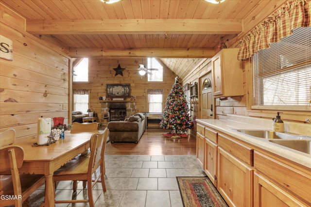 1590 Sky View Drive, Sevierville, TN 37876